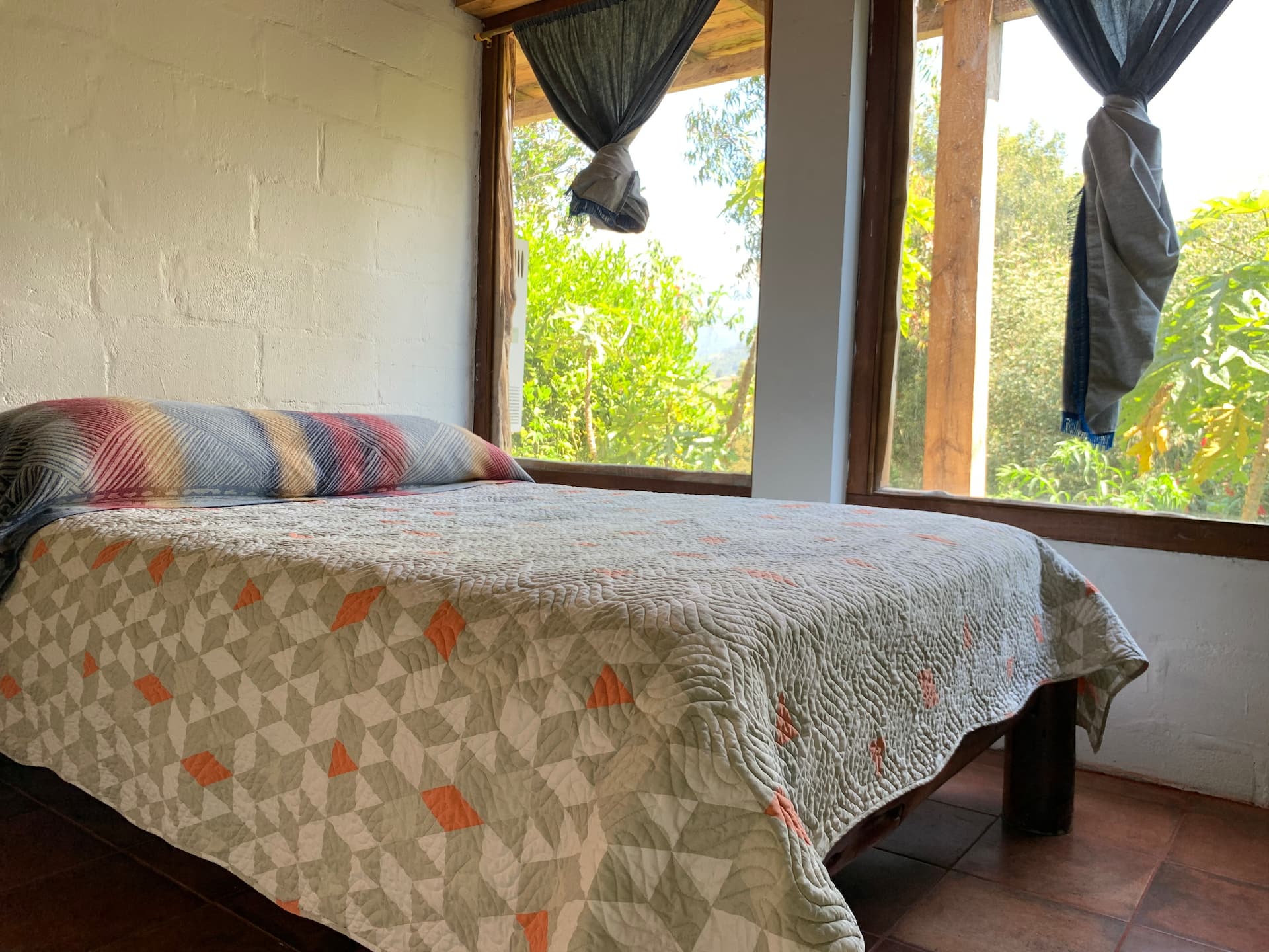 Dormitorio 1 con cama queen